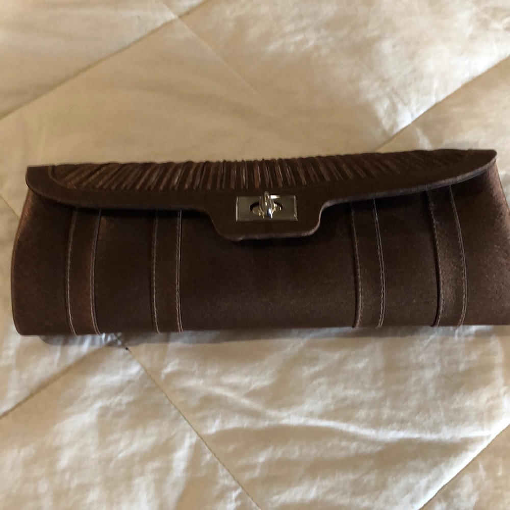 NWOT clutch with chain